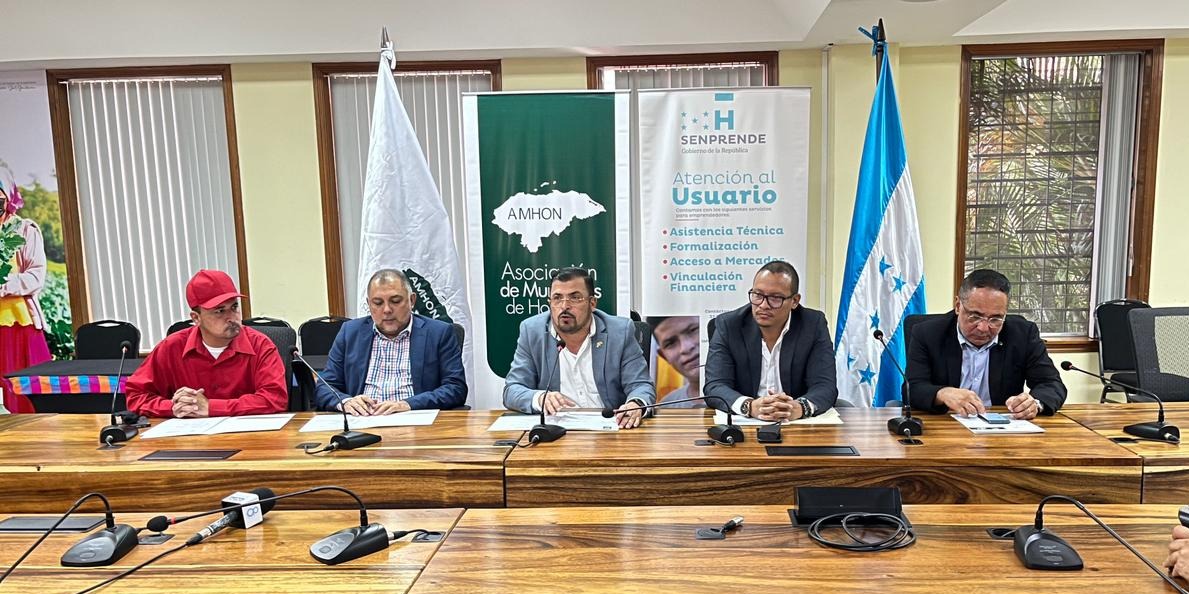 AMHON y SENPRENDE firman convenio para el fortalecimiento de la economía en los 298 municipios